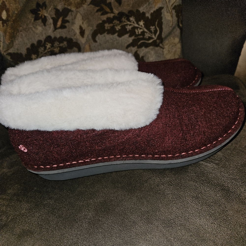 Clarks Women's Cloudstepper Slipper